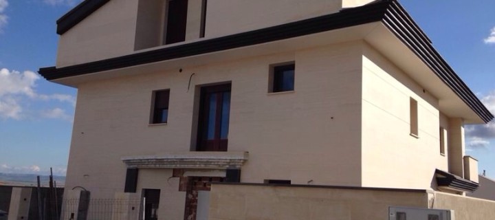 Fachada Caliza Moca fina